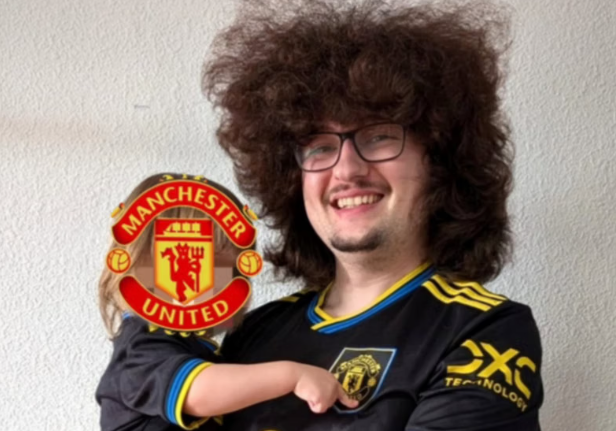 Aksi Fans Ogah Memotong Rambut Sebelum MU Menang 5x