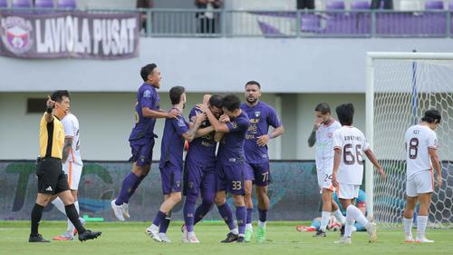 Tim Kuda Hitam pengguncang kompetisi sepak bola musim ini